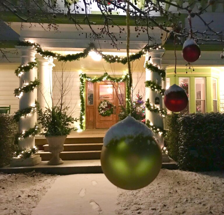Bullfrog Hall Christmas 2 768x738